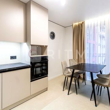 Романа Левицького вул., 4