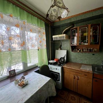 Братиславська вул., 18