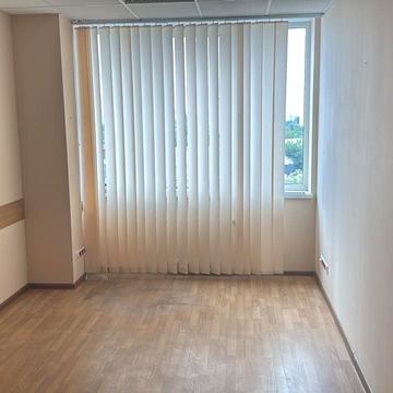 Роберта Лісовського вул. (Академіка Бутлерова), 1