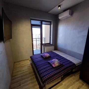 Полуничний пров., 24