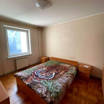 Василя Симоненка вул., 30