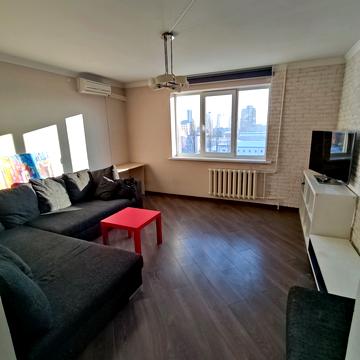 Дегтярівська вул., 6