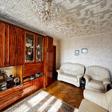 Космонавтів просп., 16