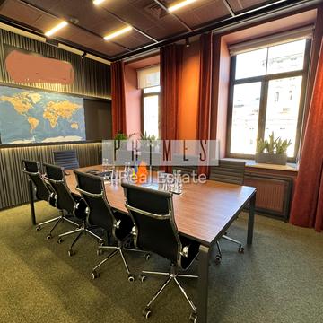 Богдана Хмельницького вул., 19-21