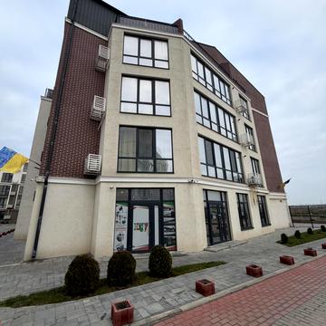 Академіка Сахарова вул., 52