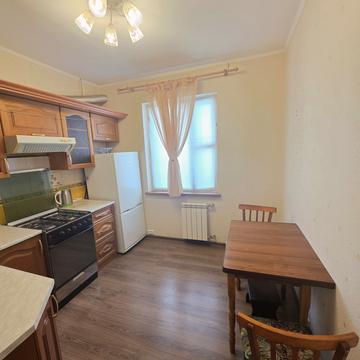 Тростянецька вул., 3