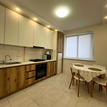 Андрія Мельника вул., (Будинок 6)