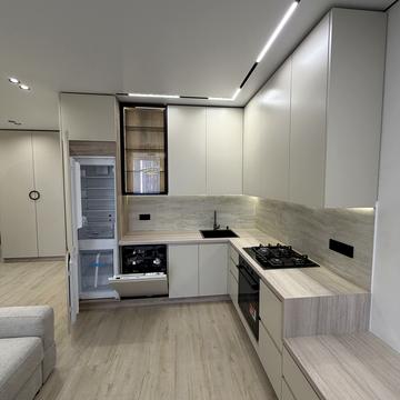 Мартинова просп., (вул. Молодіжна, 8)