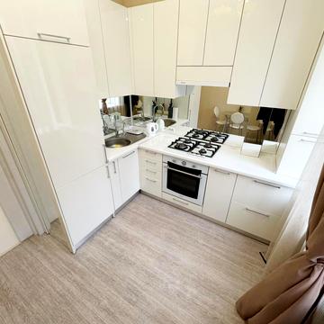 Незалежності вул. (Титова), 6