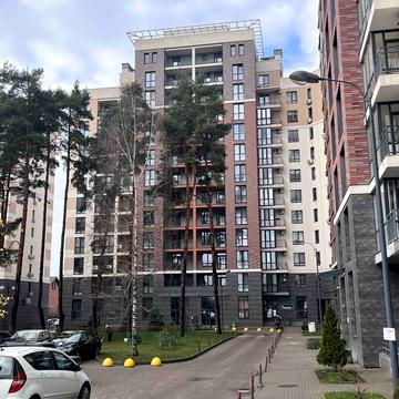 Василя Симоненка вул., 30