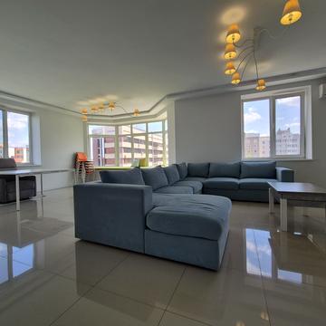 Шухевичів вул., 14