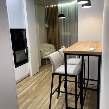 Молодіжна вул., 4