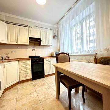 Залізнична вул., 7П