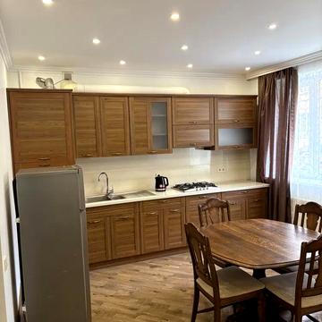 Пекарська вул., 53