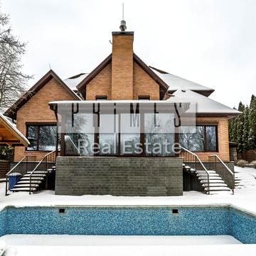 Набережна вул., 5