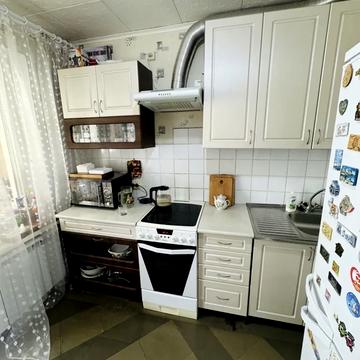 Тополина вул., 10