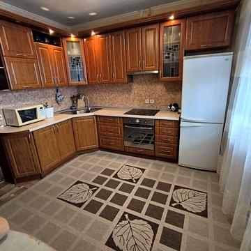 Вишняківська вул., 13