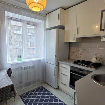 Варненська вул., 8а