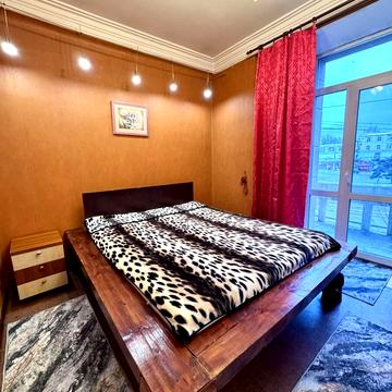 Вокзальна пл. (Петровського), 2