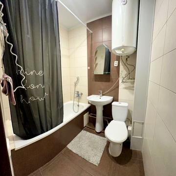 Героїв просп., 21