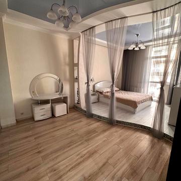 Аркадійське плато вул. (Гагаринське плато), 5б