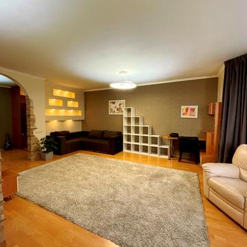 Межигірська вул., 28