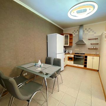 Межигірська вул., 28