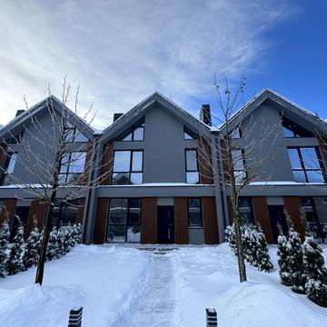 Євгена Патона вул., 15