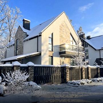 Євгена Коновальця вул., 49