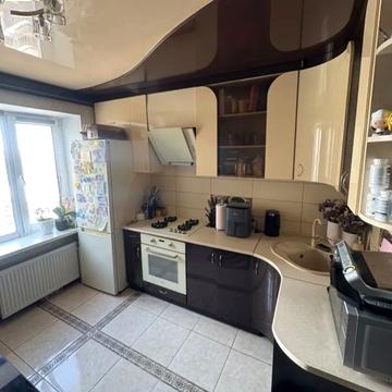 Чорновола вул., 176