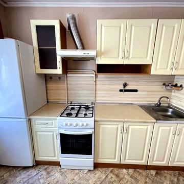 Макіївська вул., 7