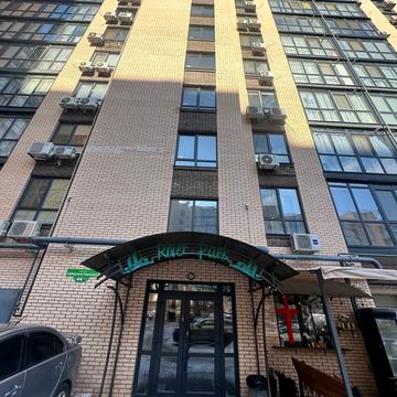 Набережна Перемоги вул., 42