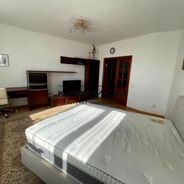 Анни Ахматової вул., 13-Д