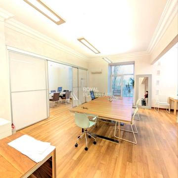 Хрещатик вул. (Kreschatic), 25