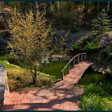 Тиханьська, 34