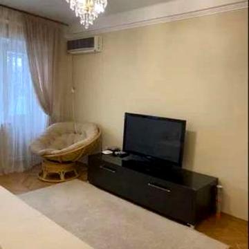 Пилипа Орлика вул., 9