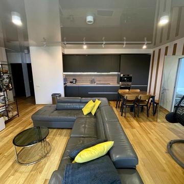 Вячеслава Липинського вул. (), 36