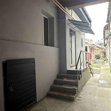 Шандора Петефі пл., 29