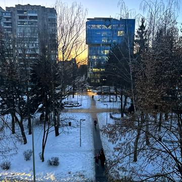 Космонавтів просп., 47