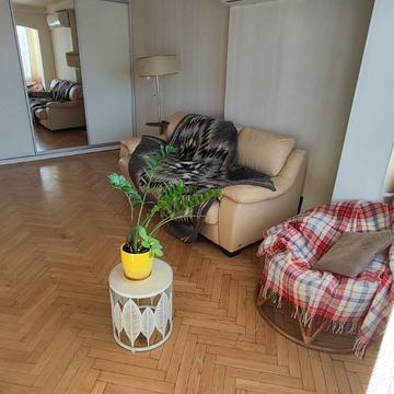 Юрія Шумського вул., 6