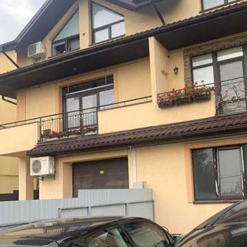 Бічна Садова вул., 33