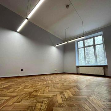 Панаса Саксаганського вул., 3