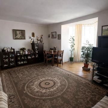 Вінстона Черчилля вул. (Червоноткацька), 18-Б