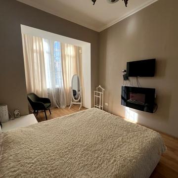 Шнеєрсона вул., 4