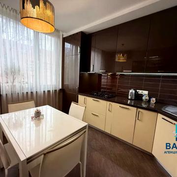 Дмитрівська вул., 2