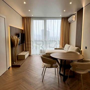 Причальна вул., 10