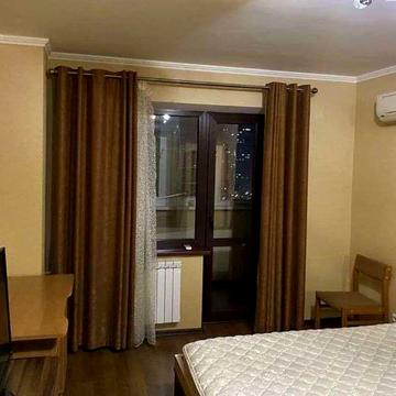 Лариси Руденко вул., 10-Б