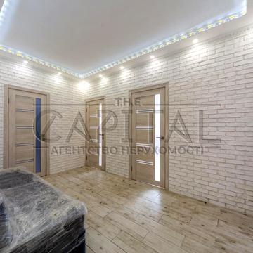 Дмитрівська вул., 60