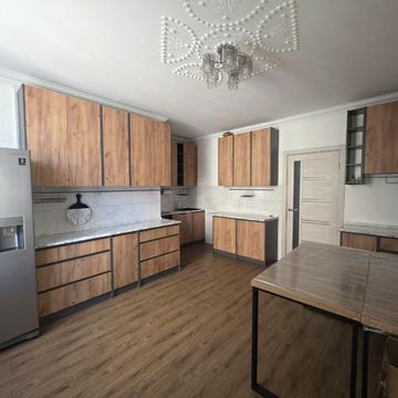 Дмитрівська вул., 60