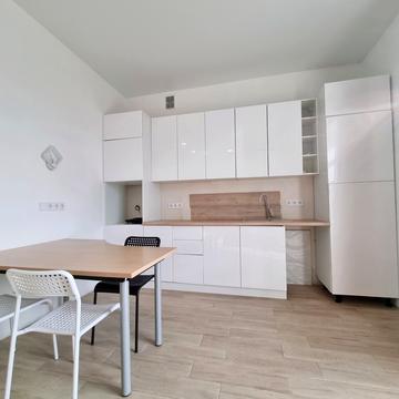 Черкаська вул., 17